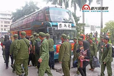 致敬|新兴51位可爱老兵,远赴中越边境祭奠牺牲战友