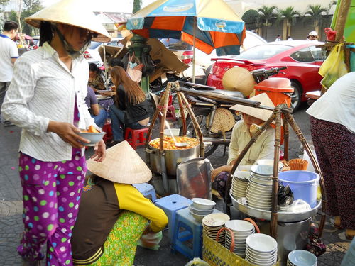 中国男游客到越南旅游，绝对不买这种商品，即使老板娘是个美女